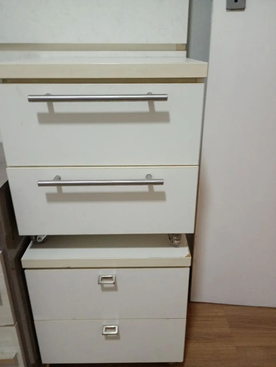Vendo 2 criado mudos