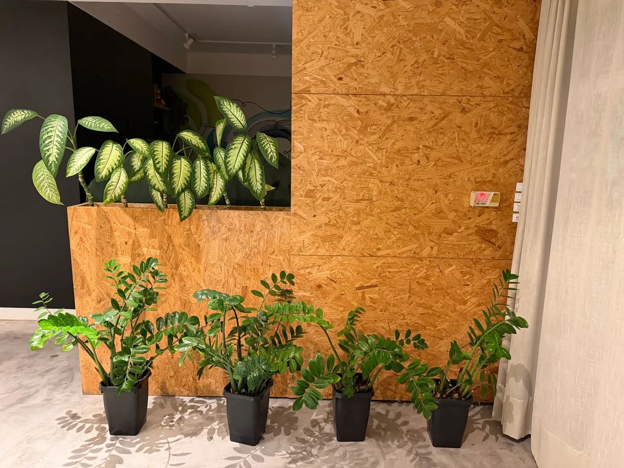 Banco com floreira e painel - Foto 2