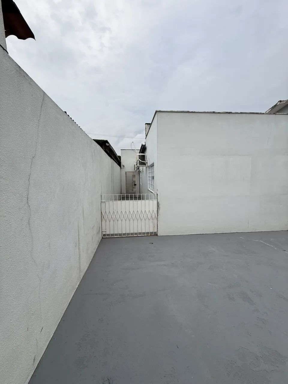Vendo casa  2 quartos semi mobiliado - Foto 3