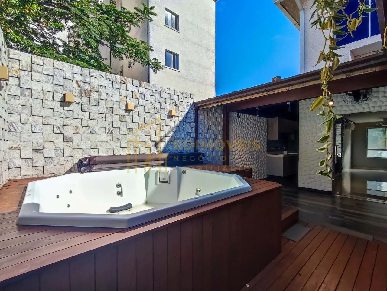 Casa Charmosa com Quintal Gourmet e 2 Vagas em Praia da Baleia  Serra/ES