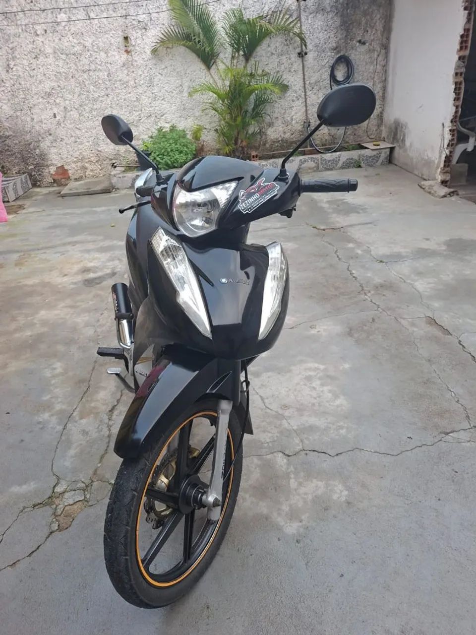 Avelloz AZ1 preta