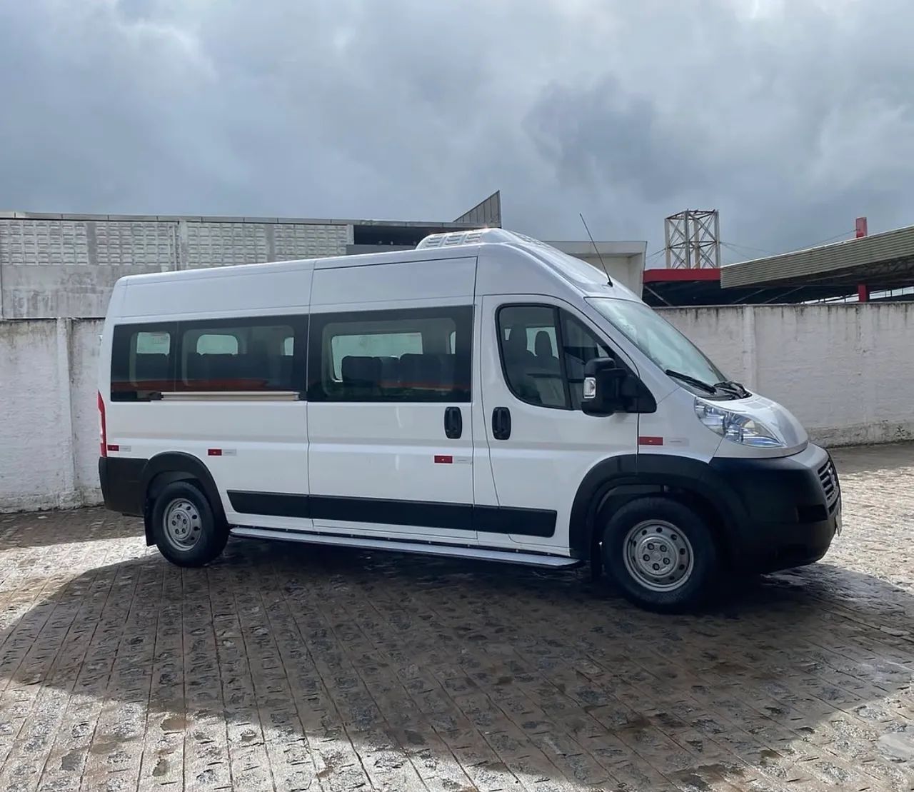 Van Fiat Ducato 16 Lugares - Foto 3