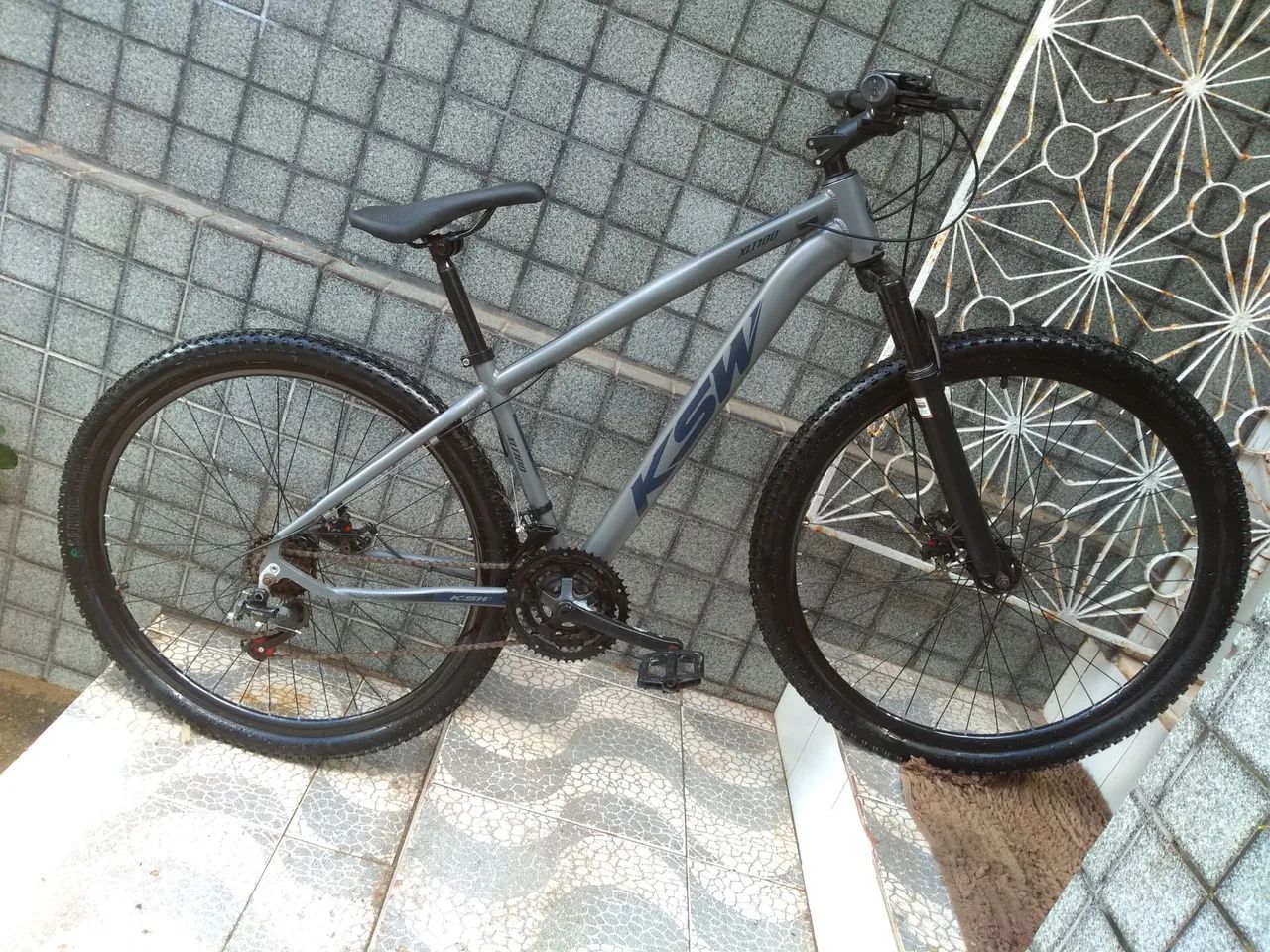 Bicicleta KSW aro 29 pouco usada com documento. 