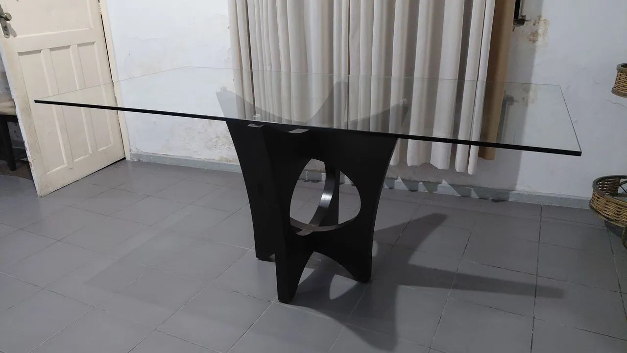 Mesa de Jantar de 6 Lugares com Tampo de Vidro e Base de Madeira