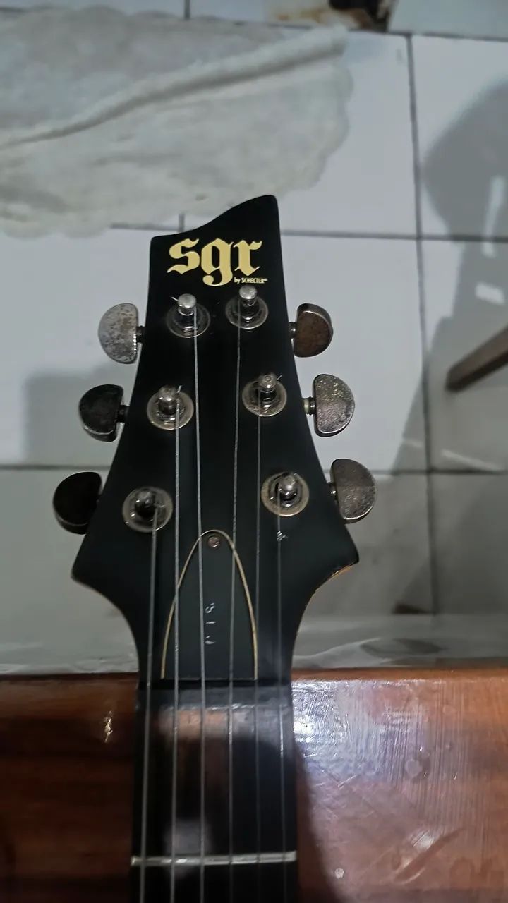 Guitarra sgr C1 by schecter bem conservada - Foto 3