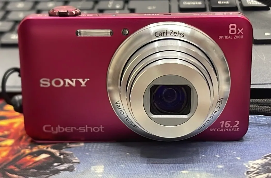Câmera Digital Sony Cyber-shot 16.2MP + Zoom Óptico 8x - - Câmeras