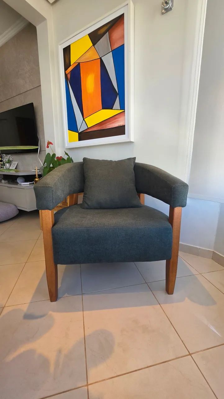 Poltrona Design Verde-Musgo com Pés em Madeira - Perfeito Estado - Foto 4
