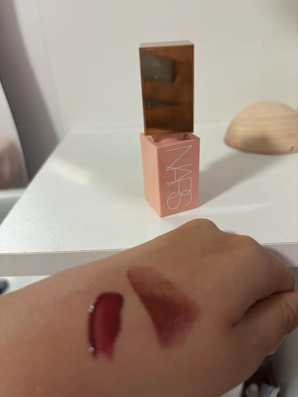 Blush líquido NARS afterglow - insatiable ( ameixa escuro)  - Foto 2