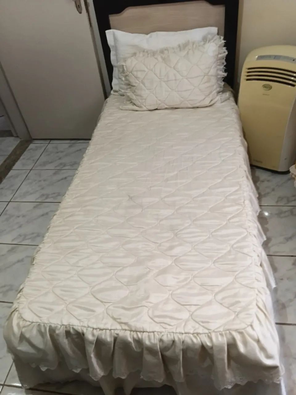 Cama de solteiro com colchão seminovo nova  - Foto 2