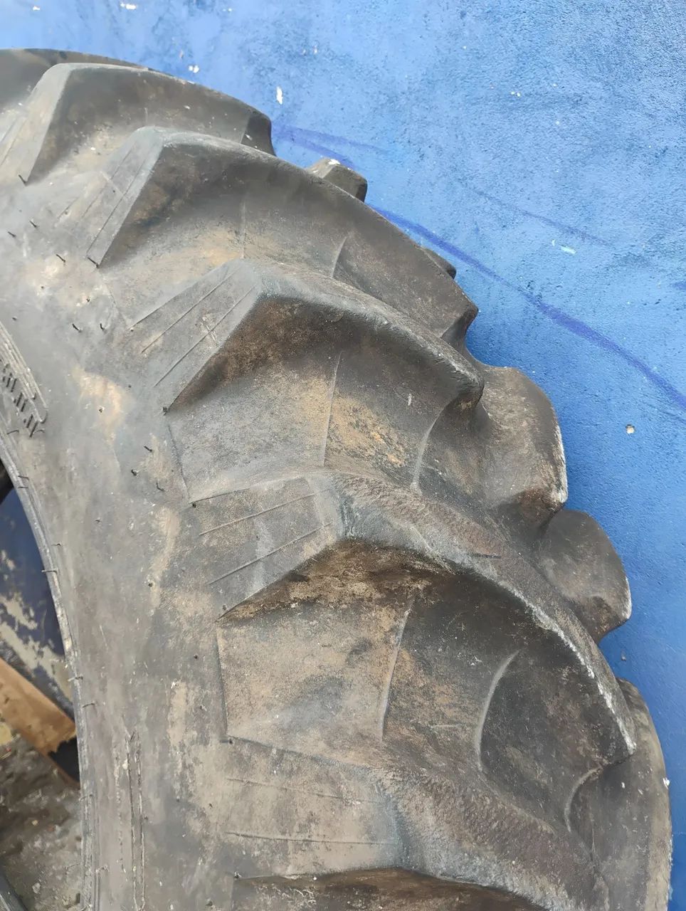 Pneu trator 18.4.34/preço unitário  - Foto 4