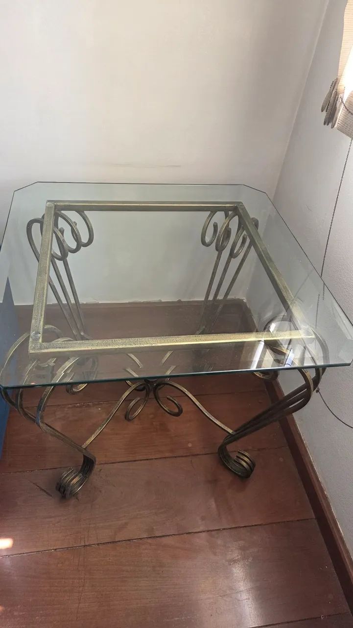 Conjunto mesas de centro e canto com pés de ferro e tampo de vidro. - Foto 5