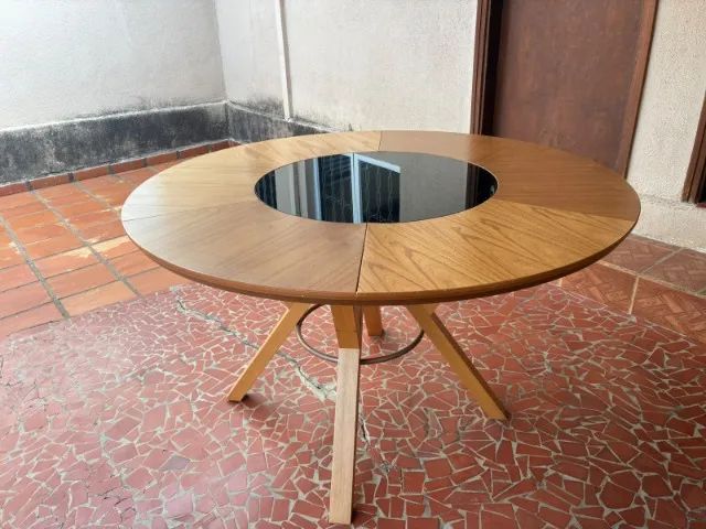 Mesa de jantar redonda de 4 lugares de madeira maciça - Foto 3