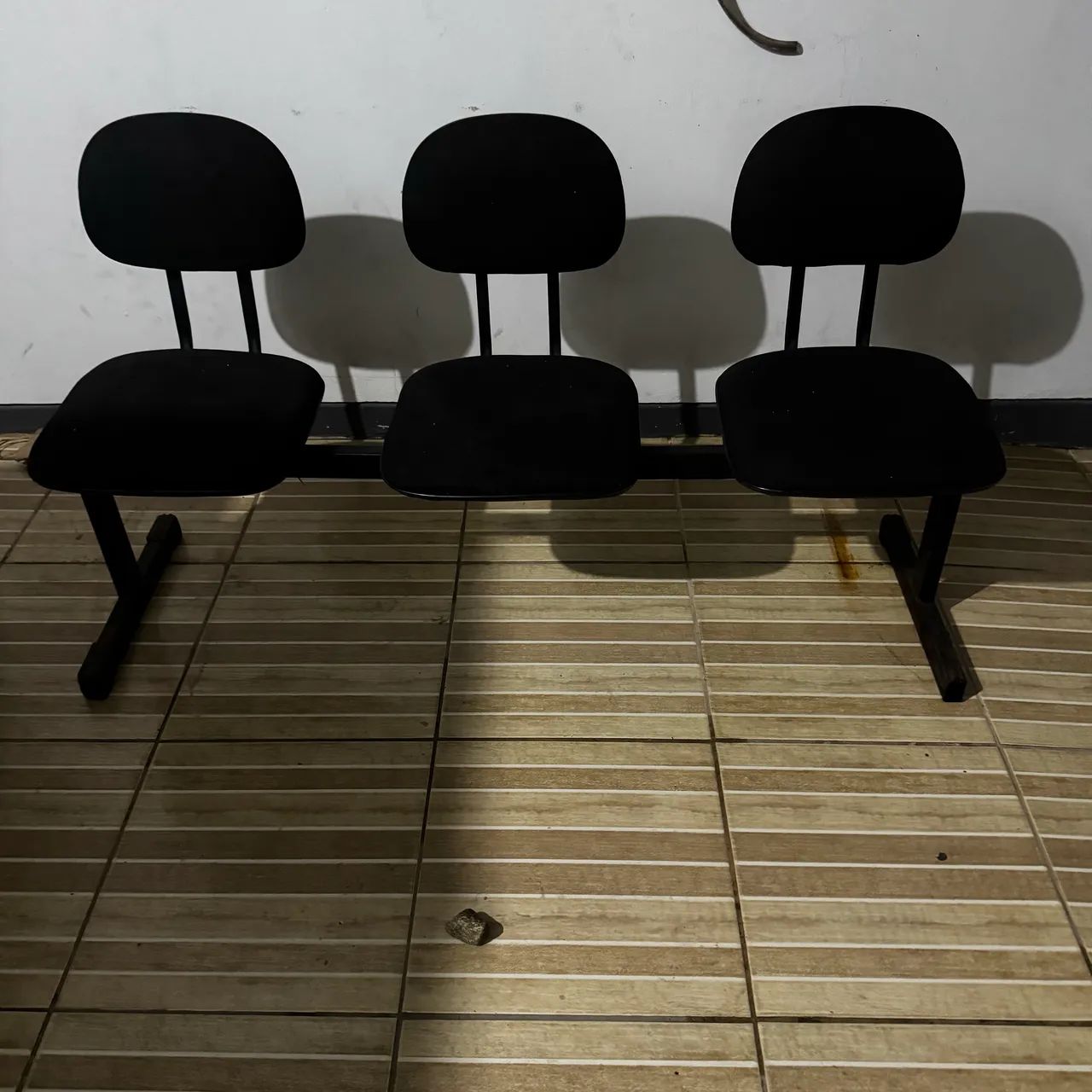 Cadeira longarina secretária reta 3 lugares preta  - Foto 4