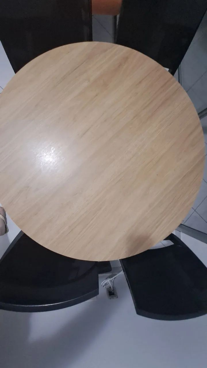 Cunjunto mesa de jantar com 4 cadeiras - muito conservada e linda - Foto 5