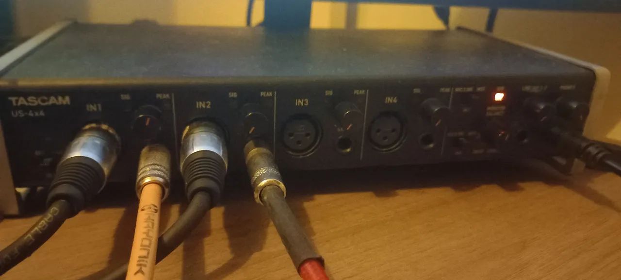 Tascam US-4x4 Interface de áudio (Gravação) - Foto 5