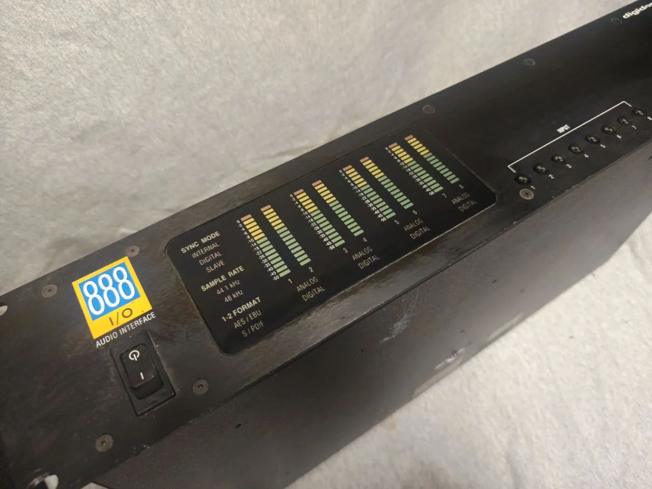 Interface de áudio Digidesign 888 I/O. ligando. Sem testes adicionais