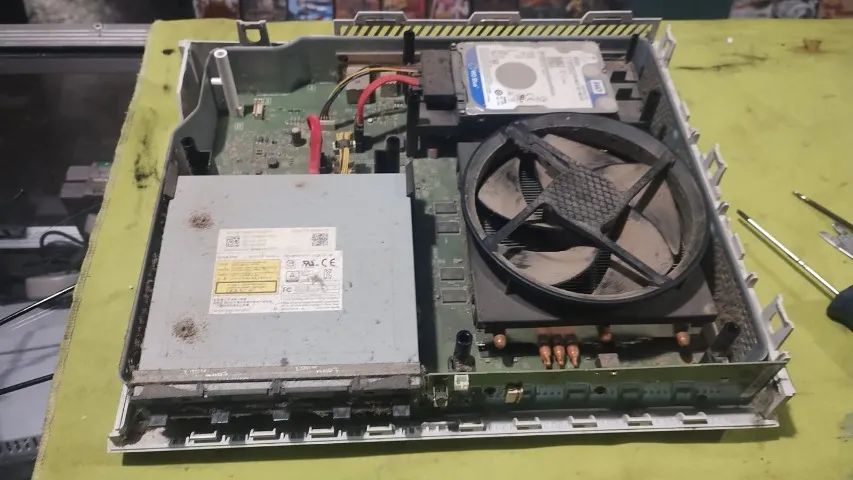 PREVENTIVA E TROCA DA PASTA TÉRMICA XBOX ONE PHAT - Foto 4