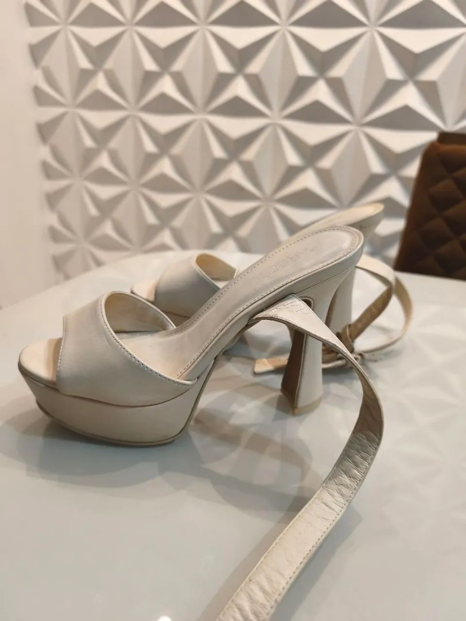 Vendo sandália Arezzo - Foto 2