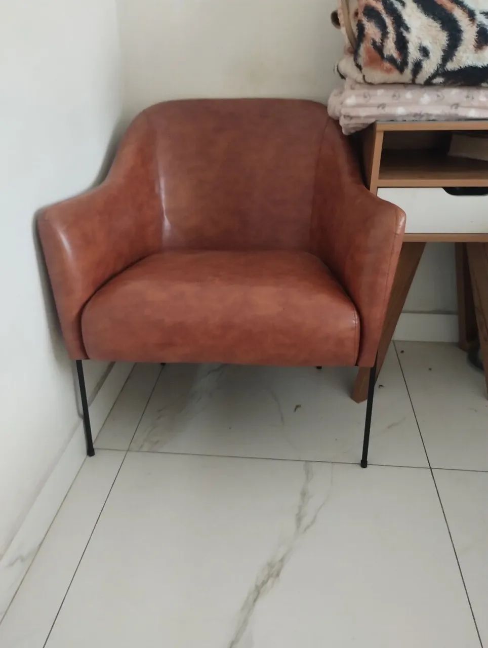 Poltrona em courino