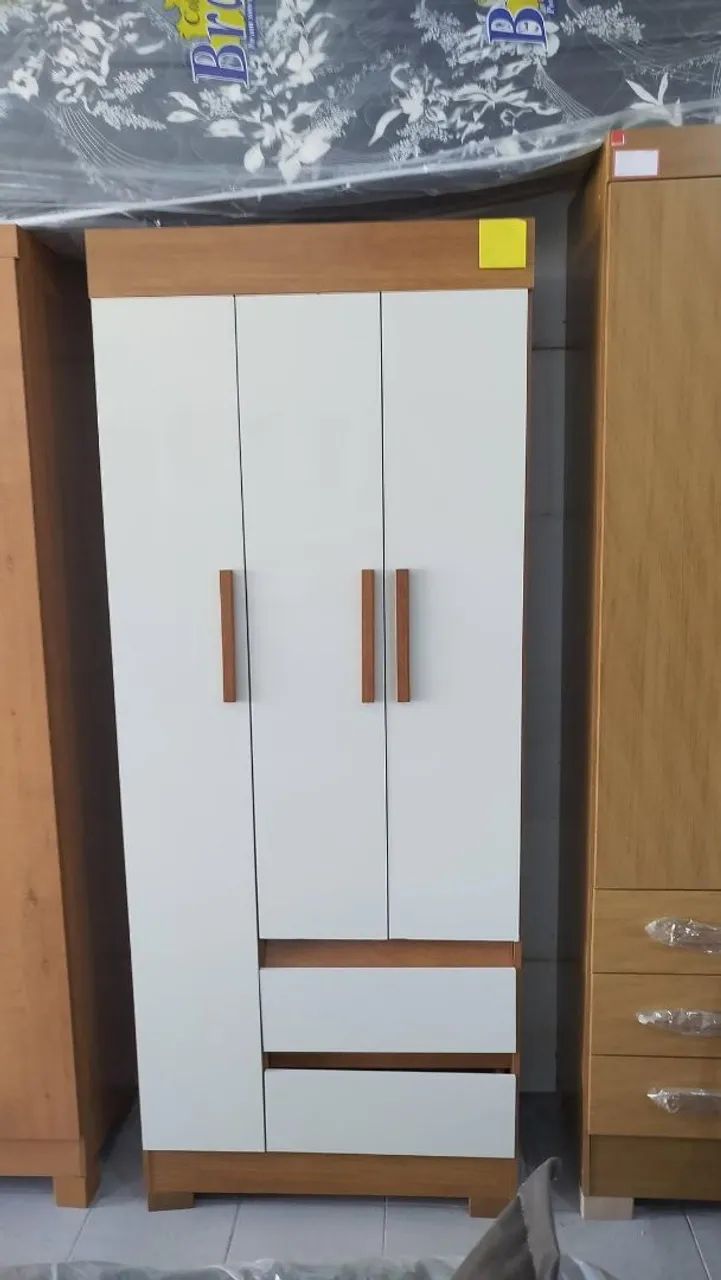 GUARDA ROUPA 3 PORTAS E 2 GAVETAS 