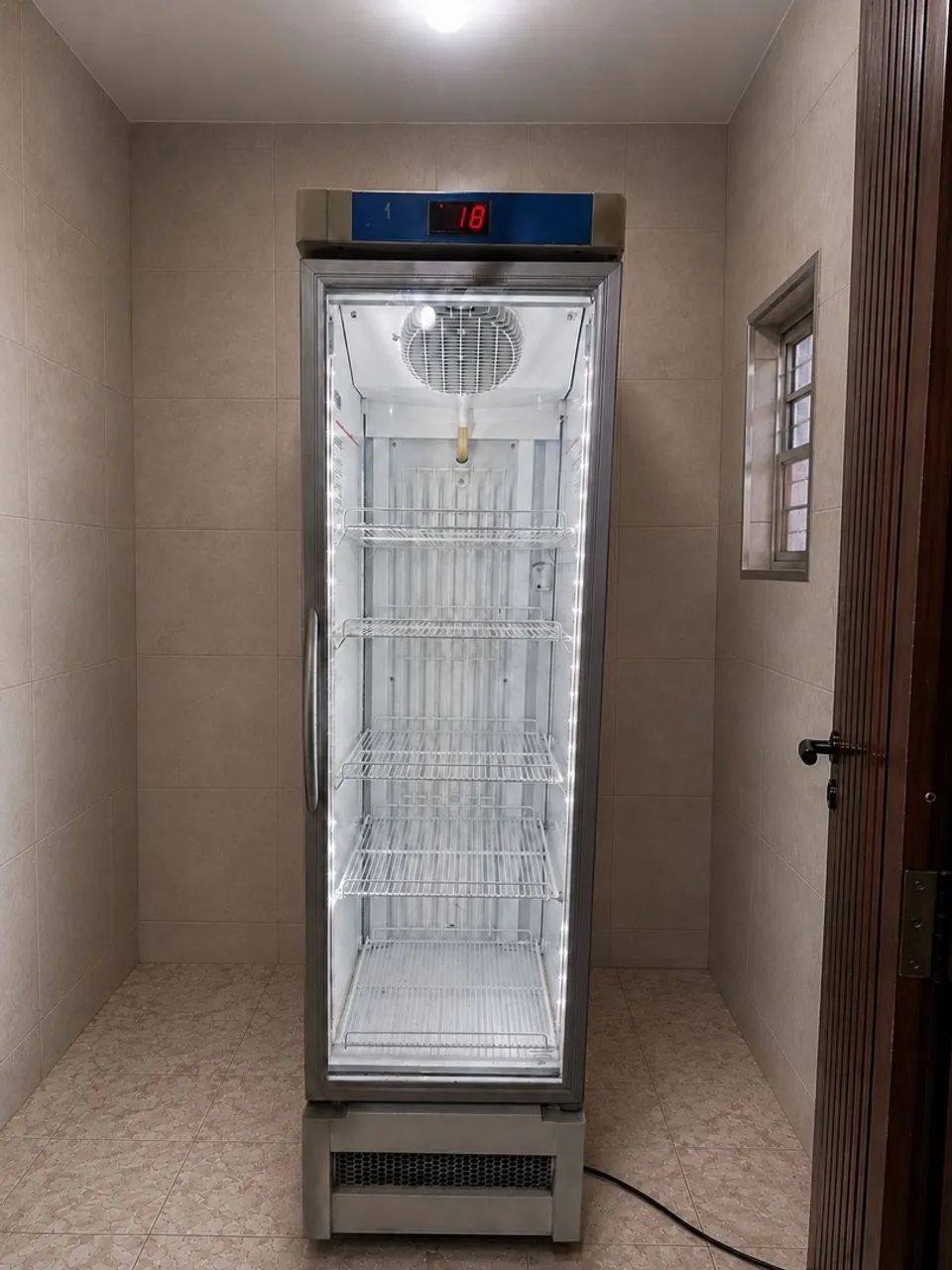 Freezer vertical expositor 