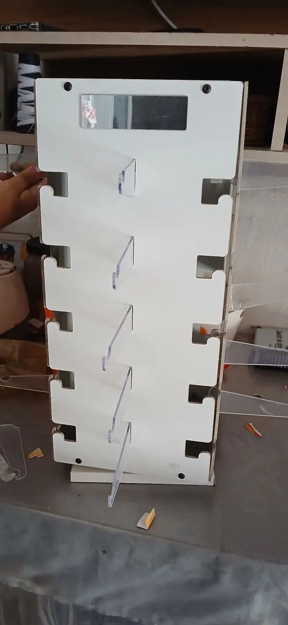 Vende-se um porta óculos giratório 