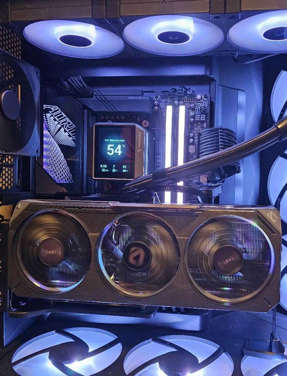 RTX 5070 Gigabyte Gaming OC 12Gb - Foto 2
