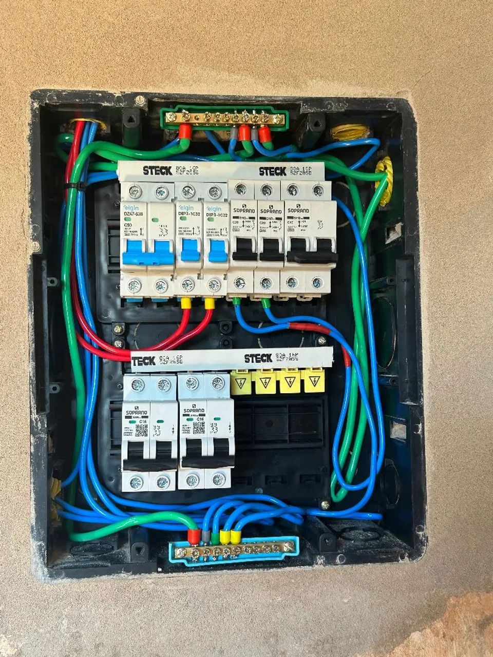 Eletricista de alta e baixa tensão e Refrigerista de ar-condicionado  - Foto 2