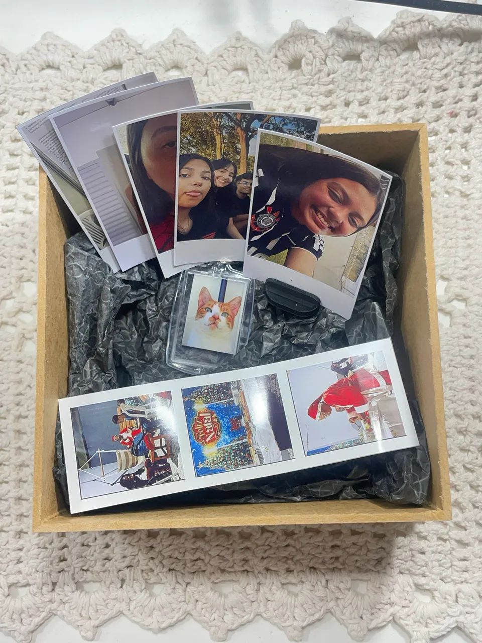 Caixinha presenteável com fotos polaroids 