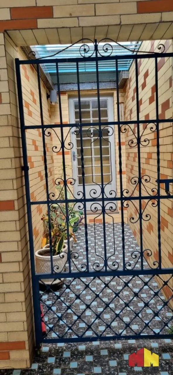 Vendo Sobrado ,3 dormitórios sendo 1 suite, 2 vagas .