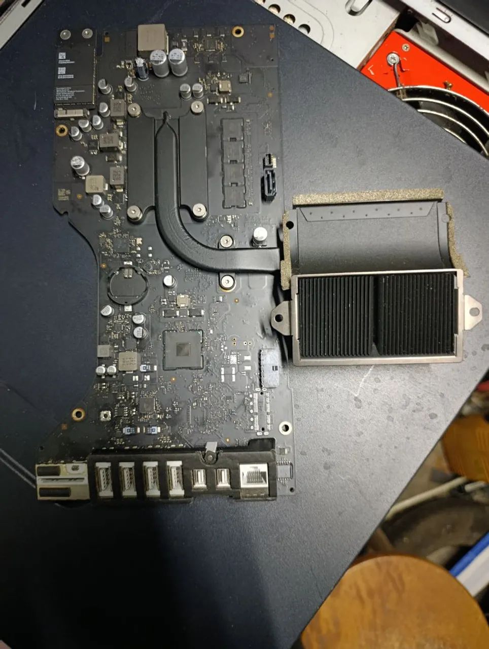 Placa iMac a1418 i5 2015 820-00431a com defeito  - Foto 2