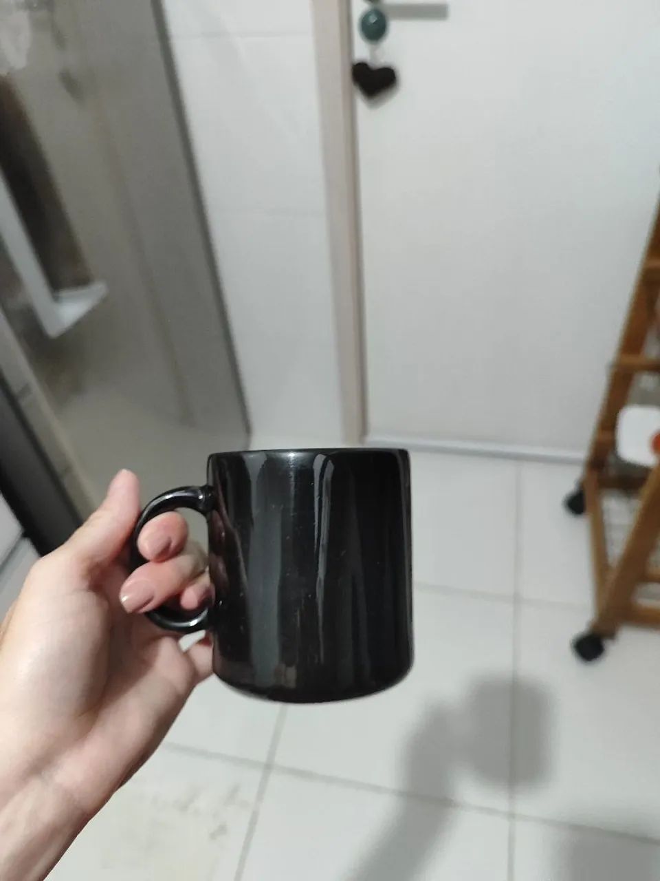 8 canecas pretas