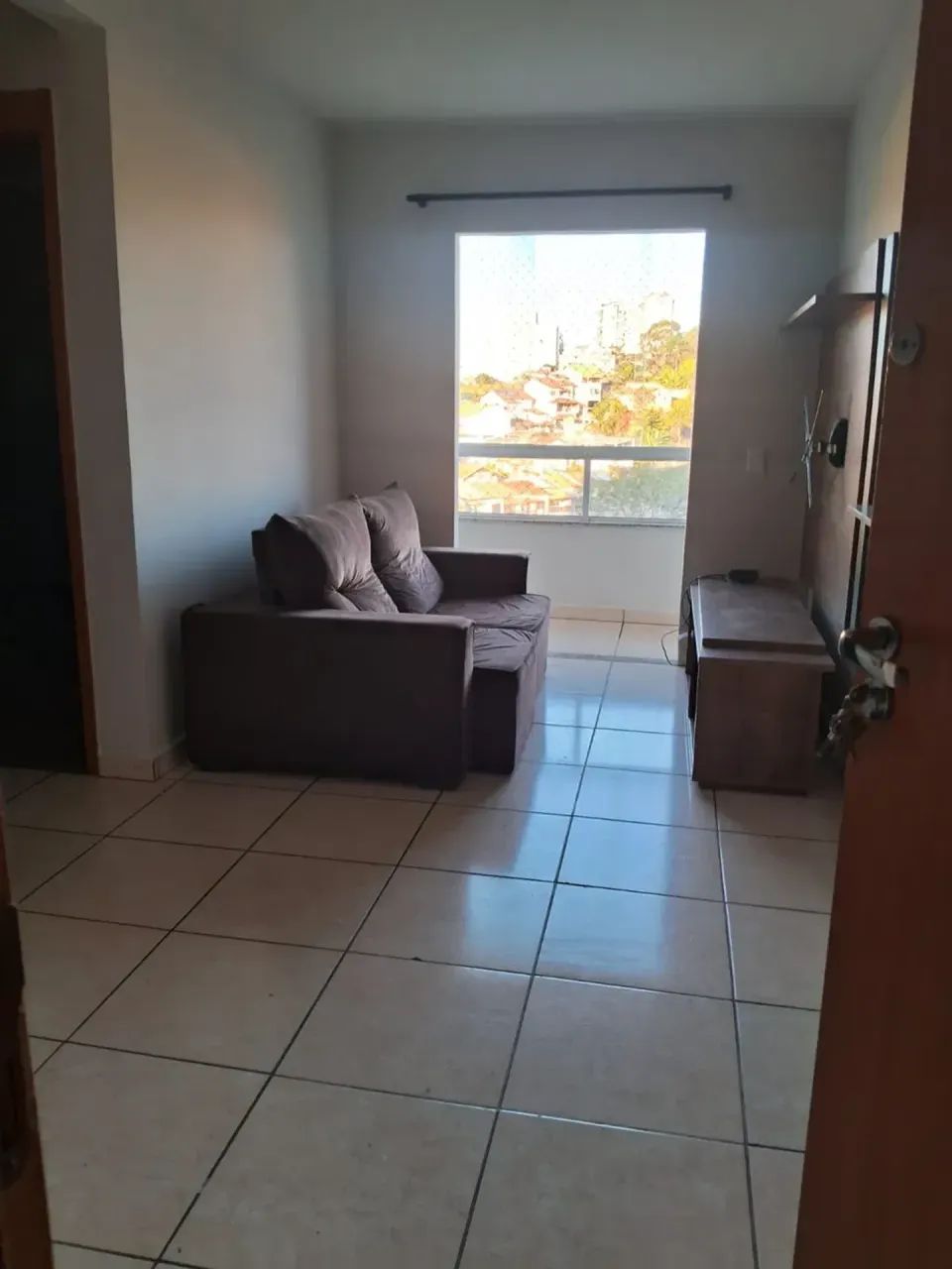 Alugo apartamento semimobiliado com 2 quartos no Ed. Molinere