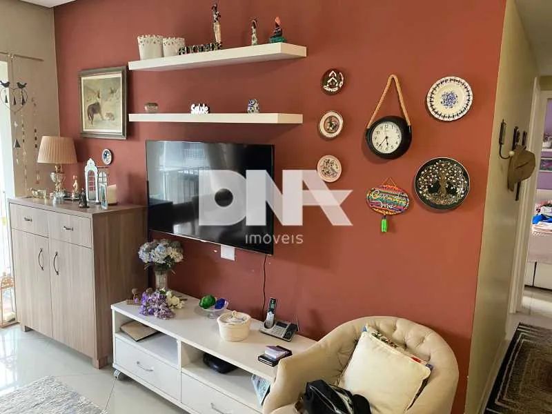Apartamento : / Residencial / Humaitá
