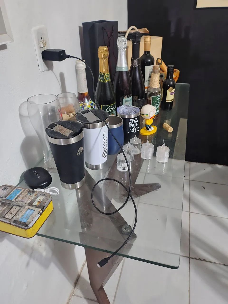Aparador de madeira com vidro - Foto 2