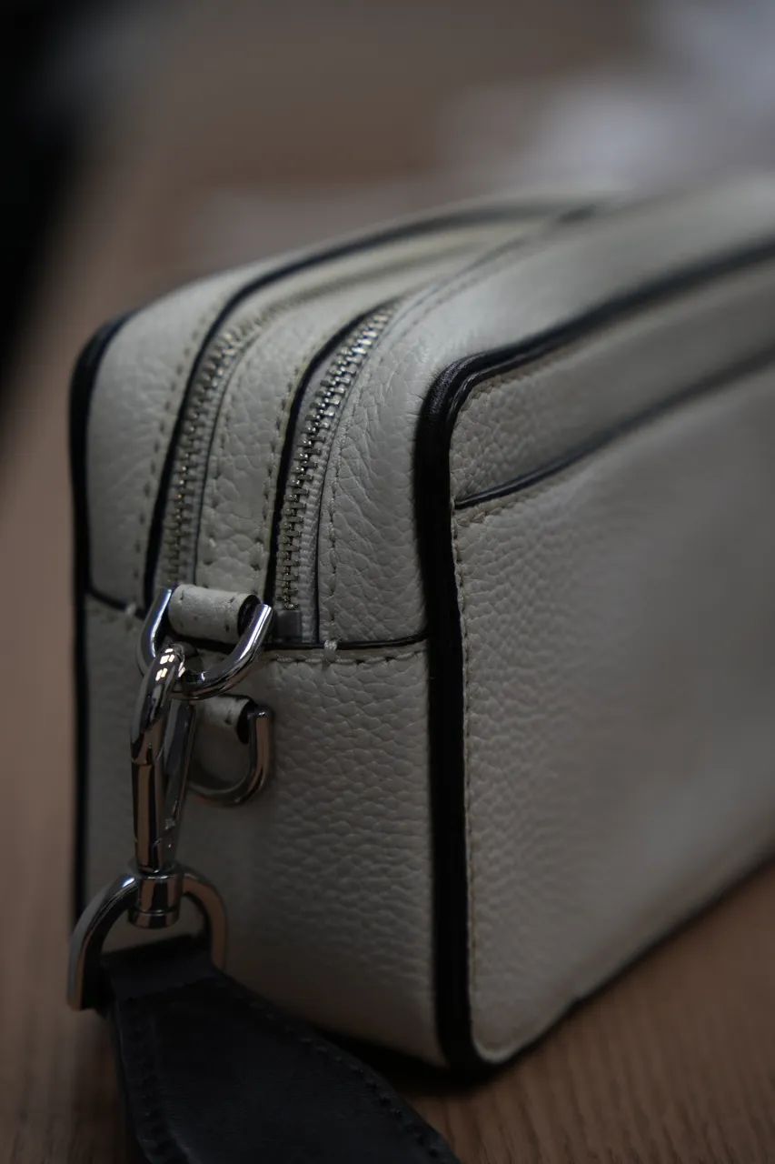 Bolsa Michael Kors Small Camera Bag Branca - Foto 3