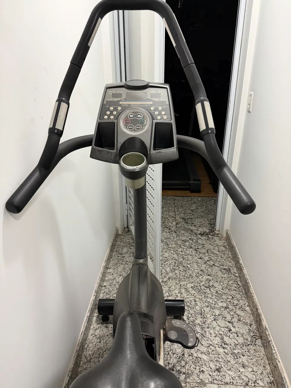 Bicicleta Profissional Vertical Reebok BP 1000 - Foto 3