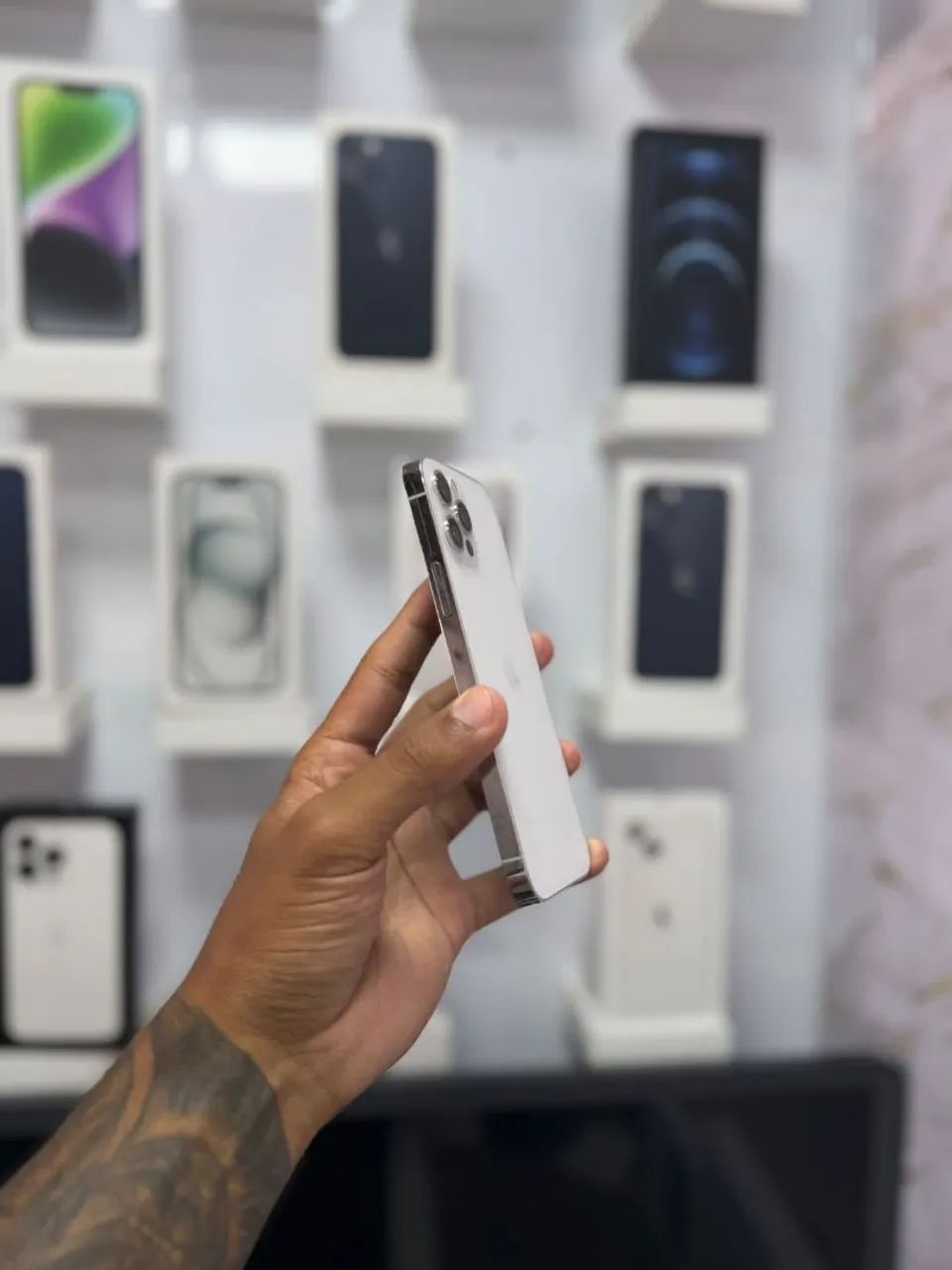 IPHONE 12 PRO 128GB <br>R$ 2.250,00 MUITO LINDO - Foto 2