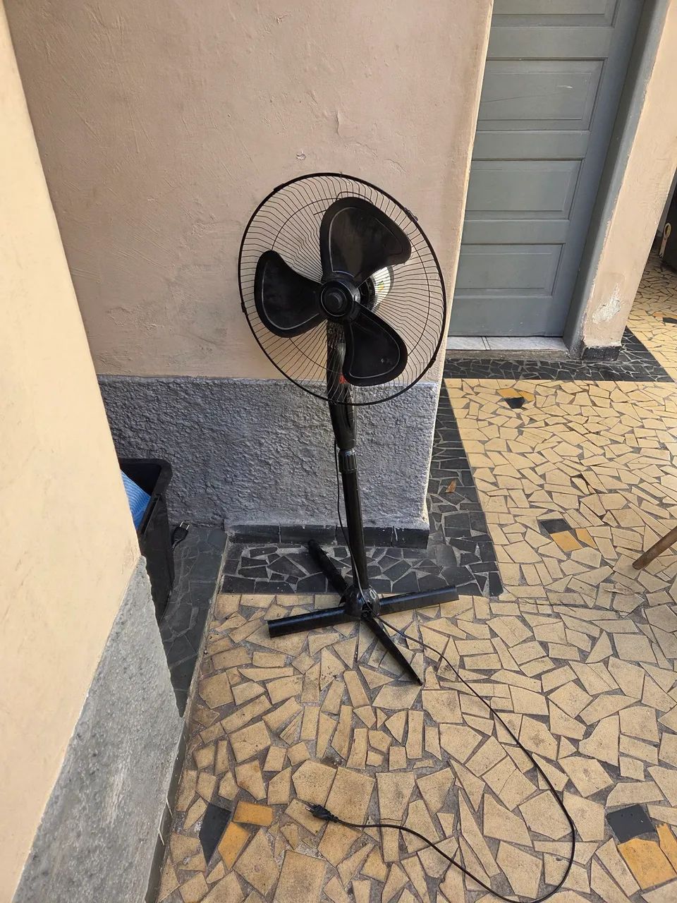 Ventilador de pedestal