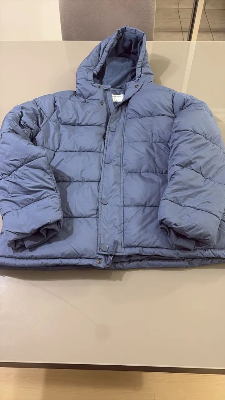 Jaqueta puffer azul com capuz - Foto 5