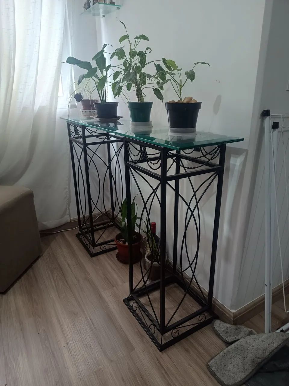 Aparador de ferro tampa em vidro 