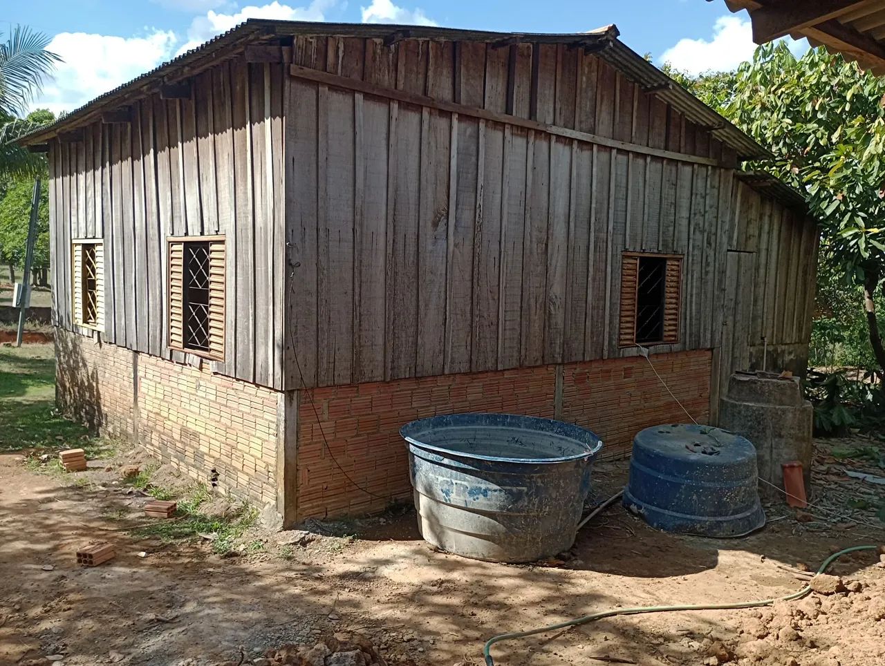 Vende se casa de madeira * - Foto 2