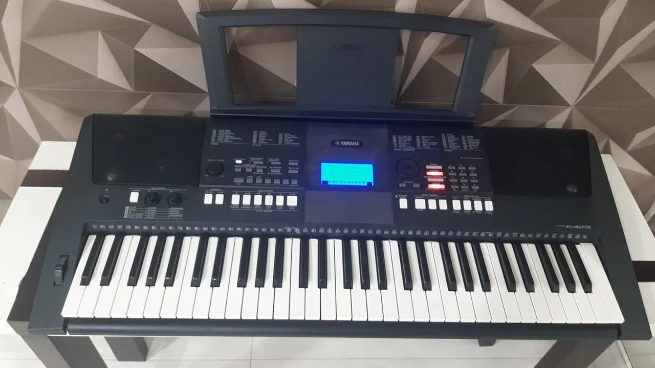 Teclado Yamaha PSR E423 
