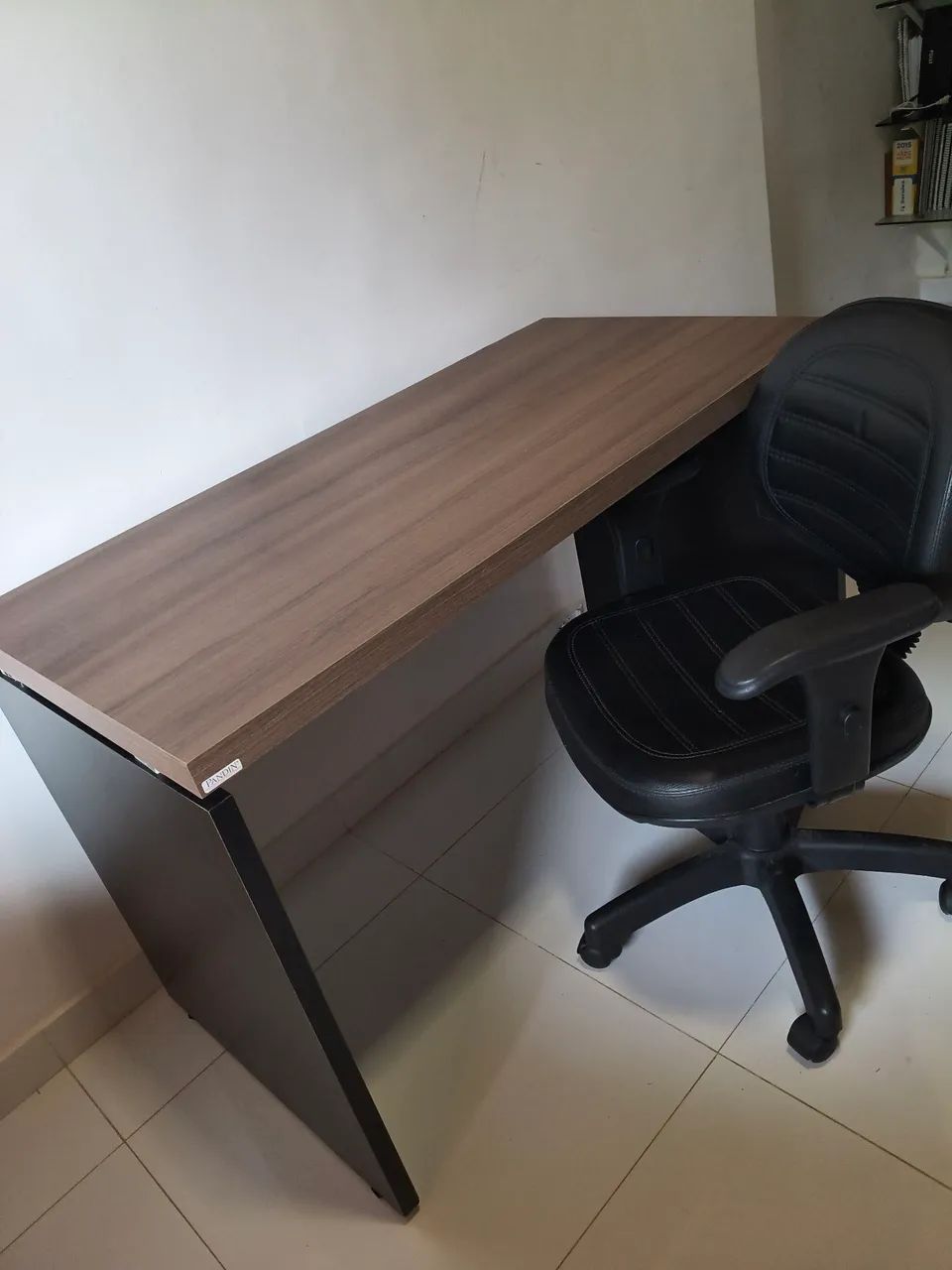 Vendo Conjunto de mesa e cadeira de Brinde um quadro. - Foto 2