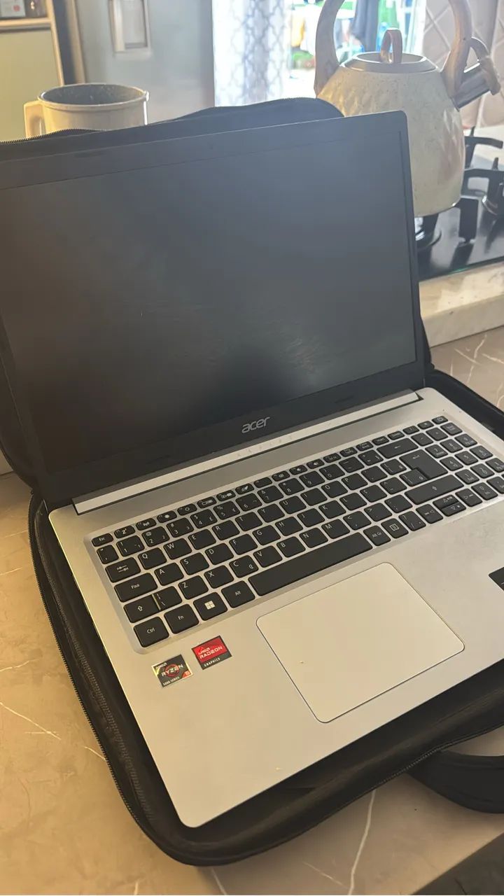 Notebook acer R5/8de ram/ 256 giga