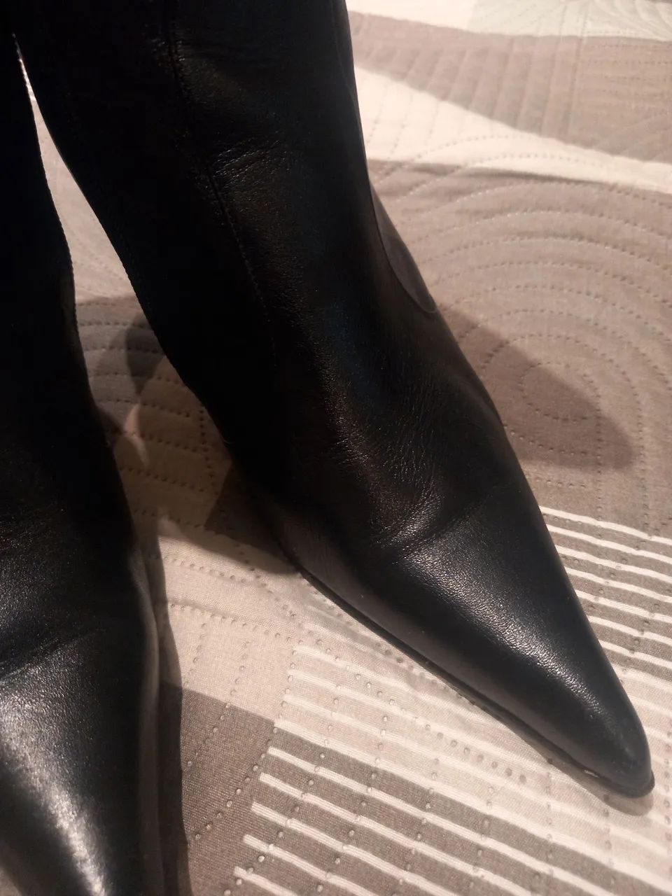 Vendo Bota Preta 37 em Couro Legítimo  - Foto 4