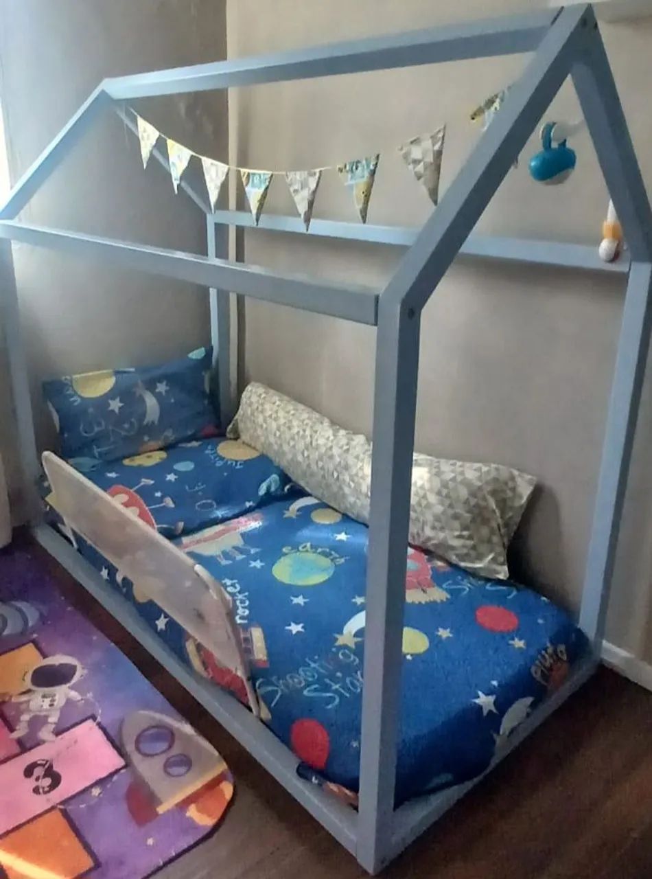 Cama infantil casinha. Vai com colchão e alguns lençóis - Foto 2