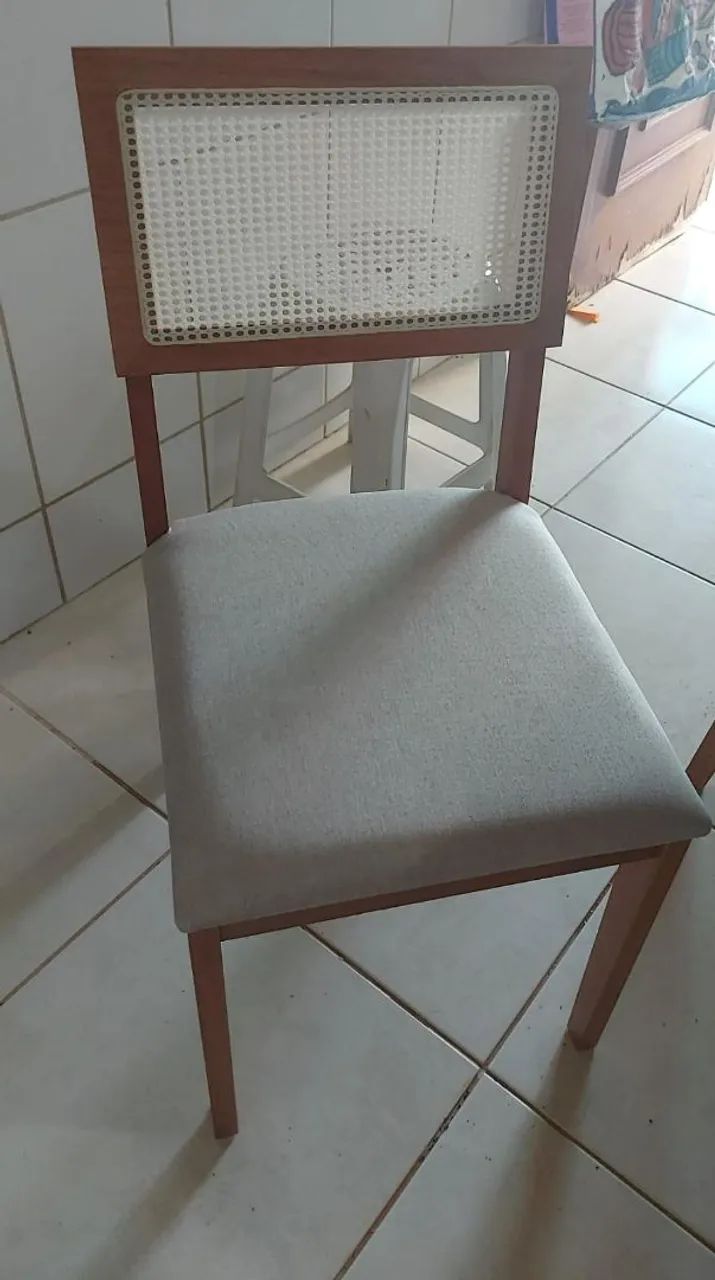 6 cadeiras madeiras novas  - Foto 3