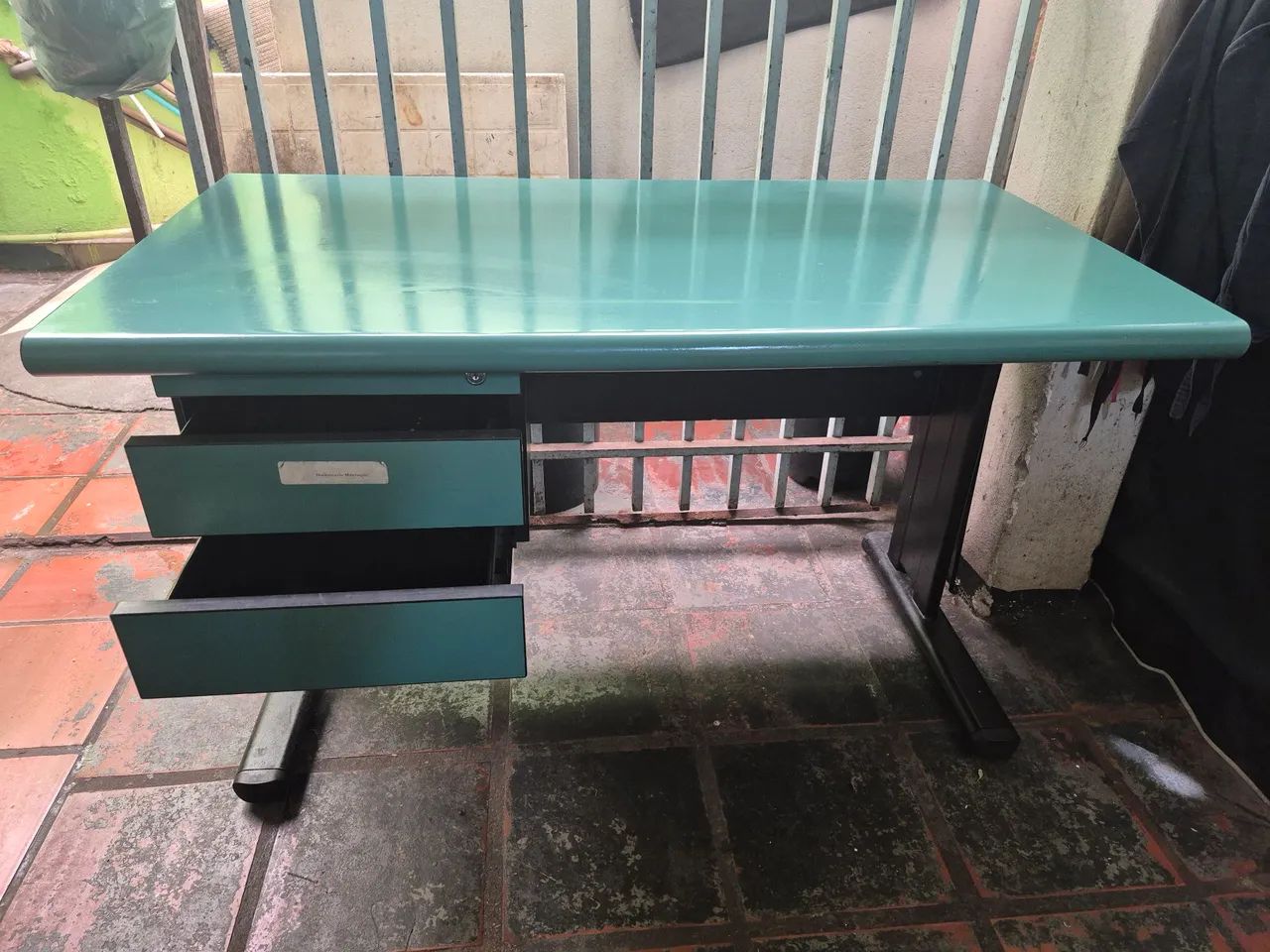 Escrivaninha com 2 gavetas - Foto 2