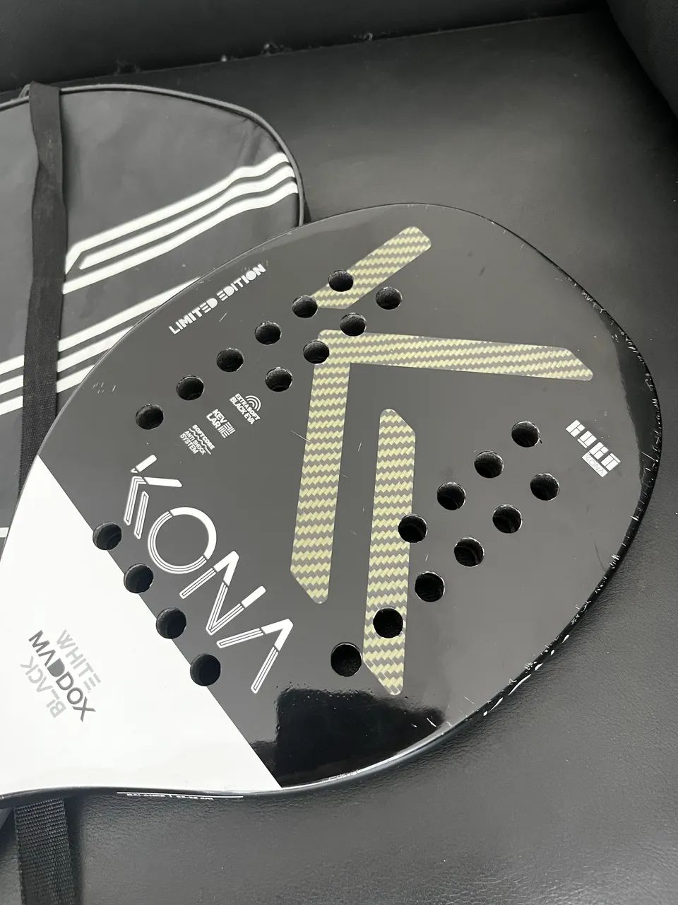 Raquete de Beach Tennis Kona Maddox Black and White - Limited Edition  - Foto 3